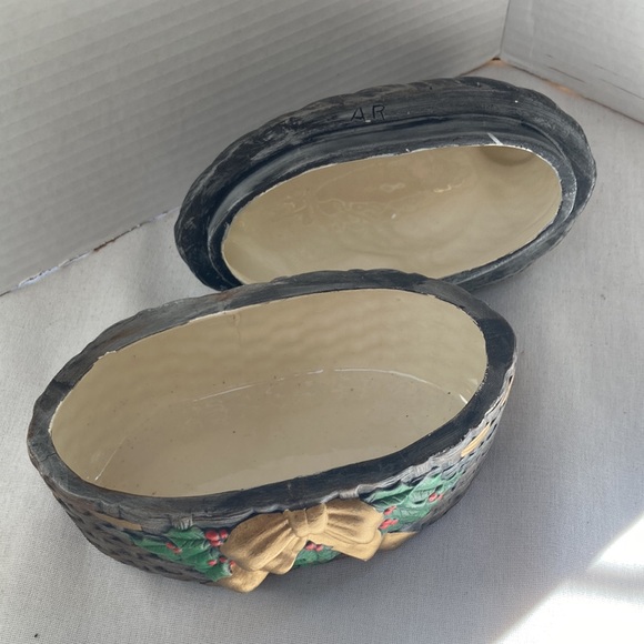 Canadian Goose Vintage Christmas Ceramic Candy Trinket Box 7.5 x 4 x 7 inches - Picture 13 of 15